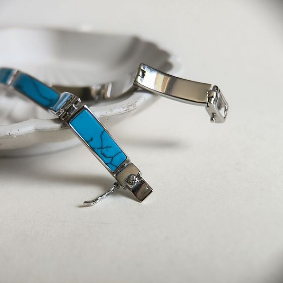 Silver bracelet with turquoise