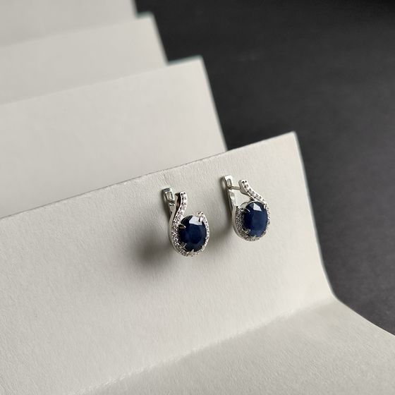 Серебряные серьги с сапфиром 7.667ct, фианитами