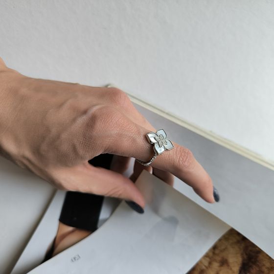 Silver ring with mother-of-pearl, phyanites