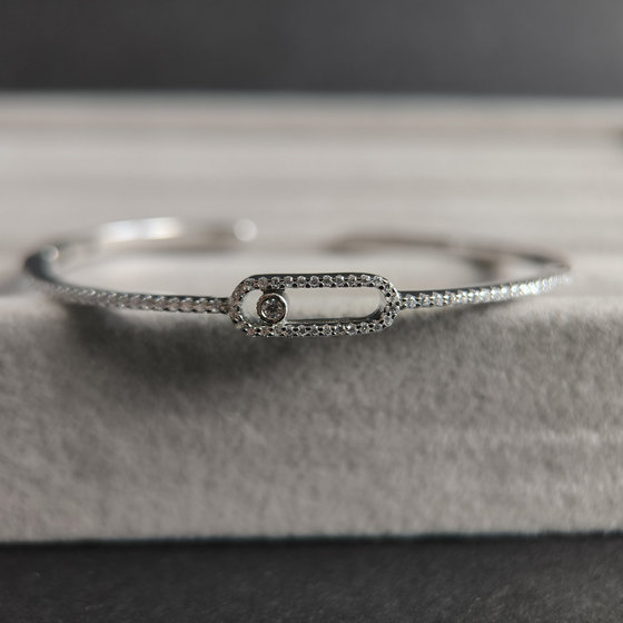 Silver bracelet with cubic zirconia