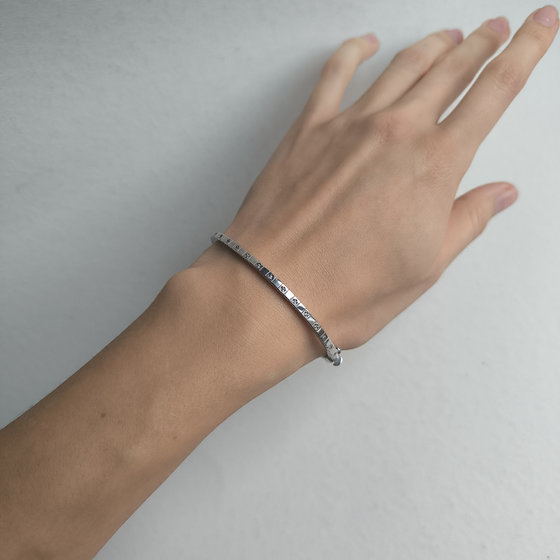 Silver bracelet with cubic zirconia