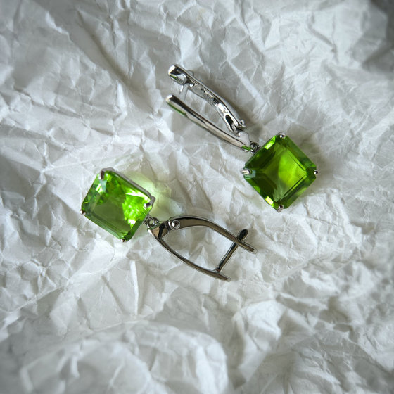 Серебряные серьги с хризолітом 8.505ct