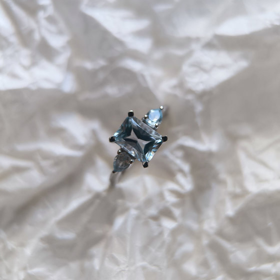 Срібне кільце з топазом 2,25 карата