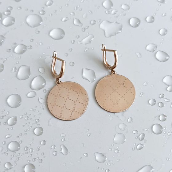 Gold earrings without stones