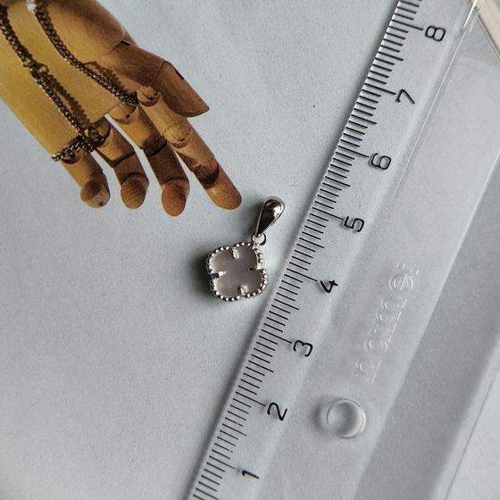 Silver pendant with mother-of-pearl