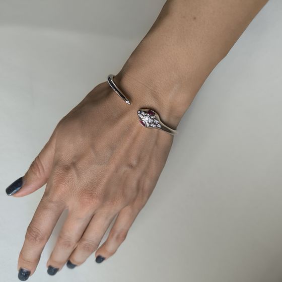 Silver bracelet with phianites