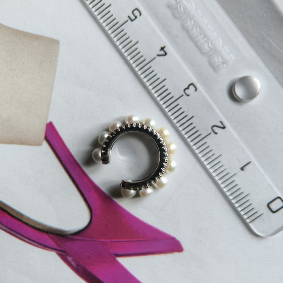 Silver earrings with cubic zirconia and pearls