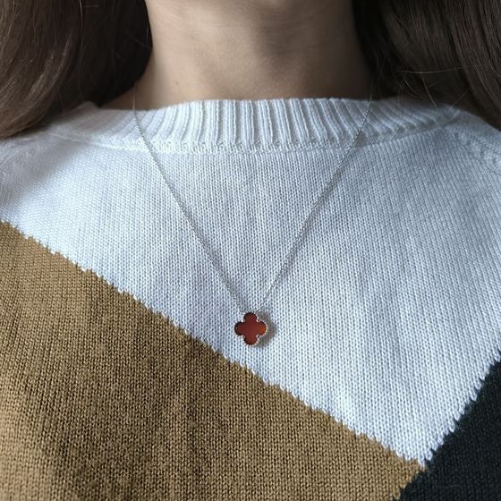 Silver necklace with agate