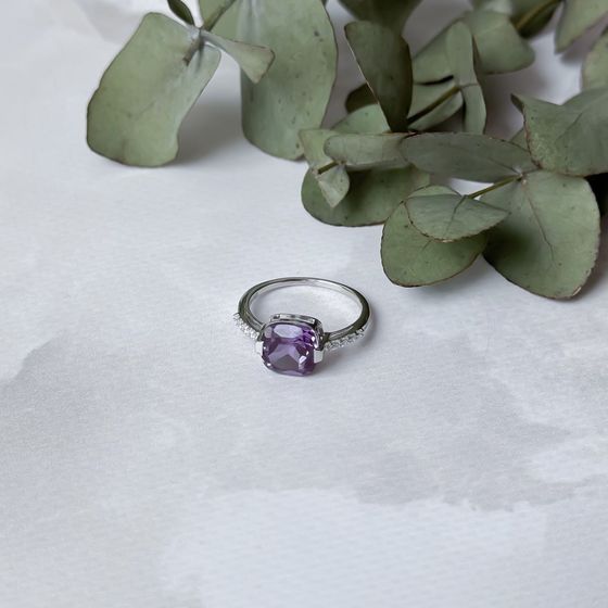 Silver ring with a 4.246-carat alexandrite
