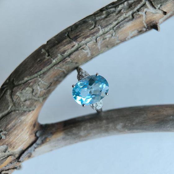 Срібна каблучка з топазом 7.688ct