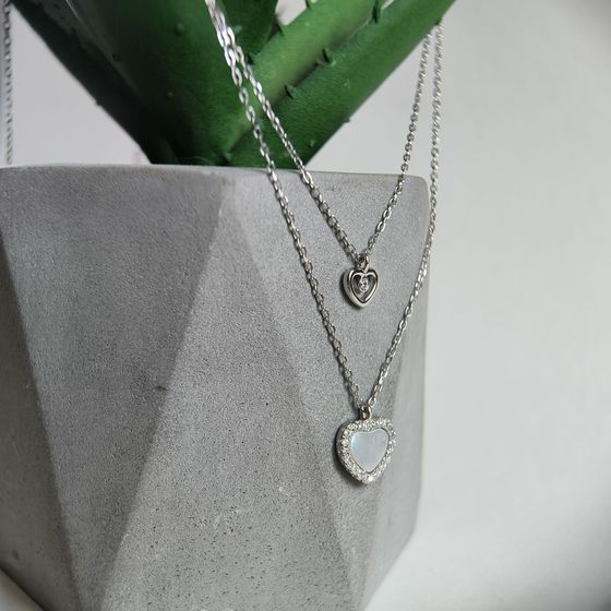 Silver necklace with mother-of-pearl, phianites