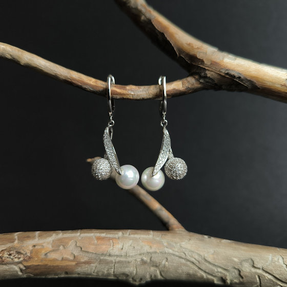 Silver earrings with pearls and cubic zirconia