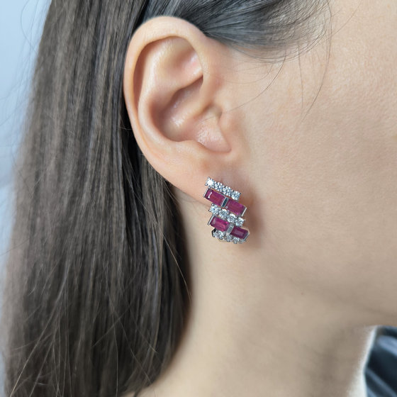 Срібні сережки з рубіном 6.107ct, фіанітами