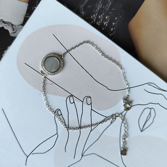 Silver bracelet with mother-of-pearl, phyanites