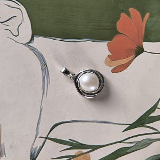 Silver pendant with pearls