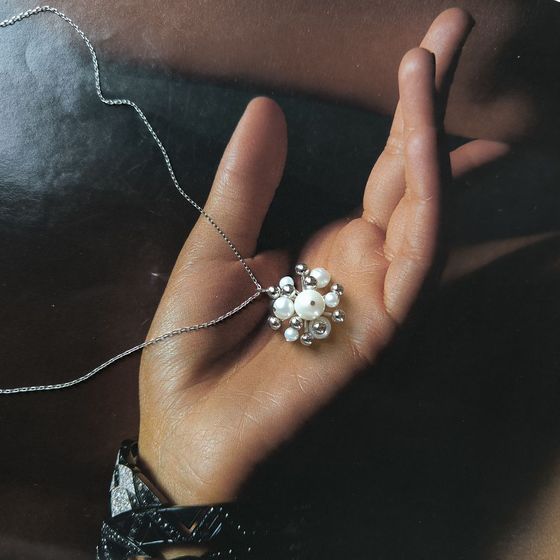 Silver necklace with pearls