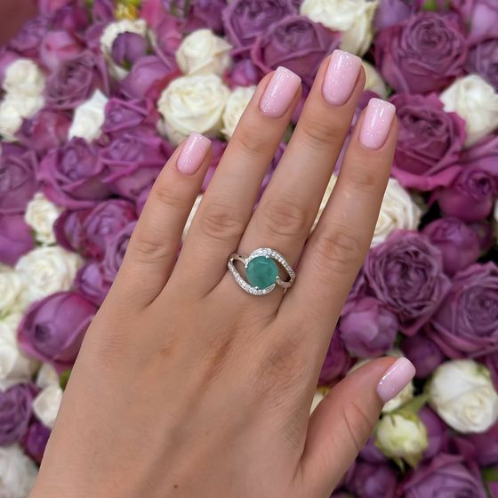 Срібна каблучка зі смарагдом, фіанітами