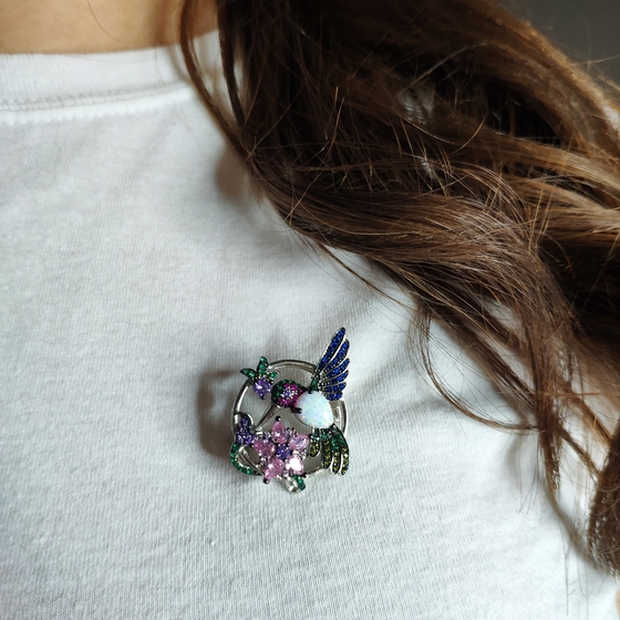 Серебряная брошка с опалом, фианитами