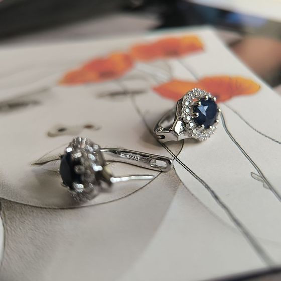 Срібні сережки з сапфіром 4.21ct, фіанітами