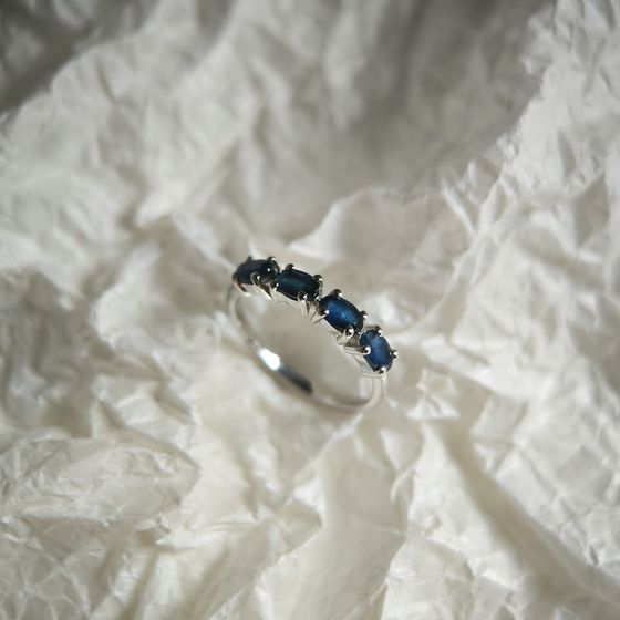 Срібна каблучка з сапфіром