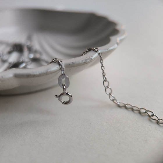 Silver necklace with phianites