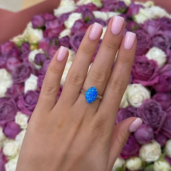 Silver ring with a 2.181-carat opal