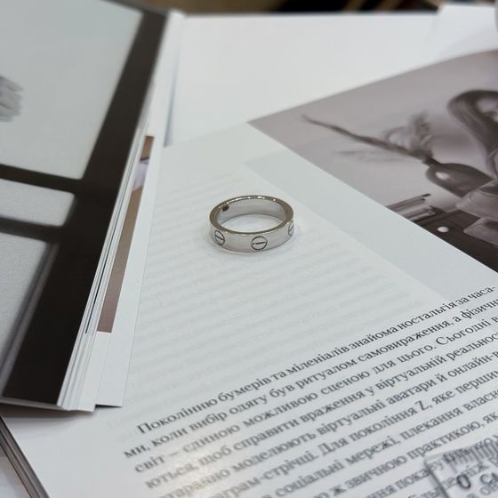 Срібна каблучка без каменів