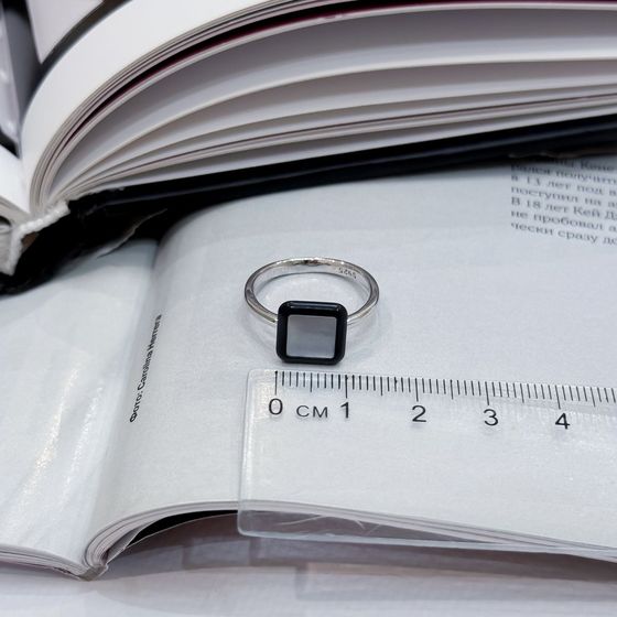 Срібна каблучка з оніксом, перламутром