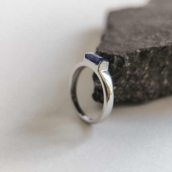 Серебряное кольцо с сапфиром 0.779ct