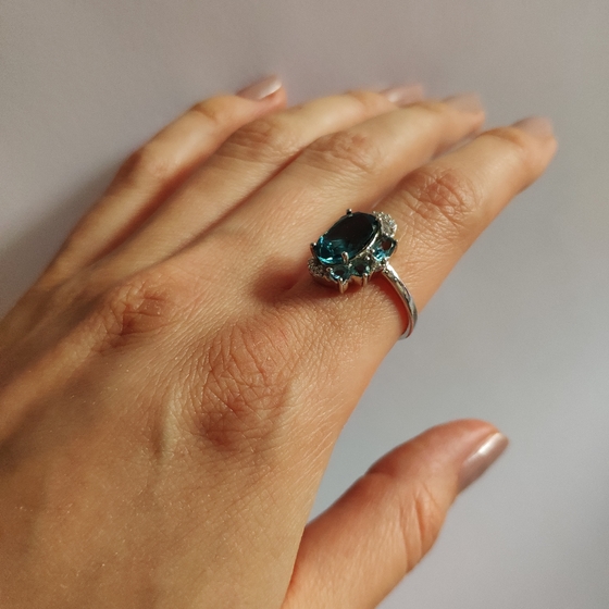 Серебряное кольцо с топазом Лондон Блю 3.365ct
