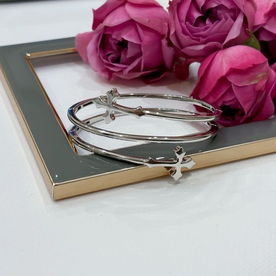 Silver bracelet without stones