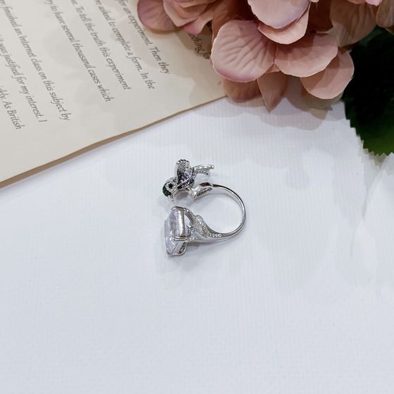 Срібна каблучка з фіанітами