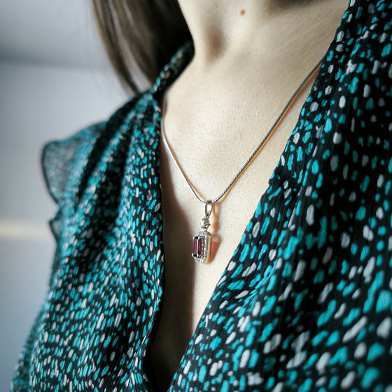 Срібна підвіска з гранатом 1.631ct