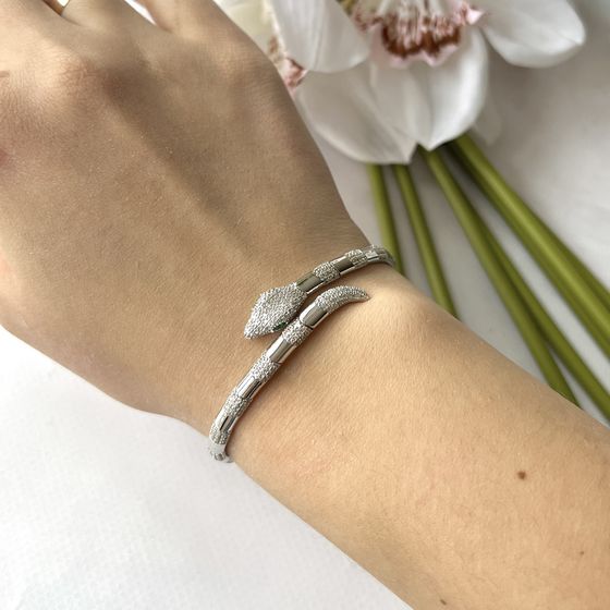 Silver bracelet with phianites