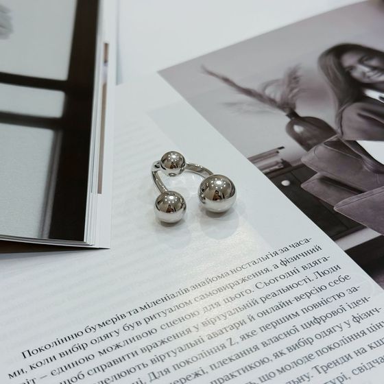 Срібна каблучка без каменів