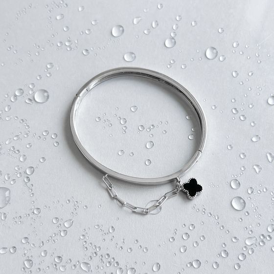 Silver bracelet with onyx