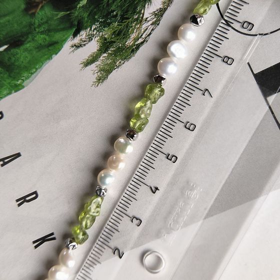 Срібний браслет з хризолітом, перлами бароковими