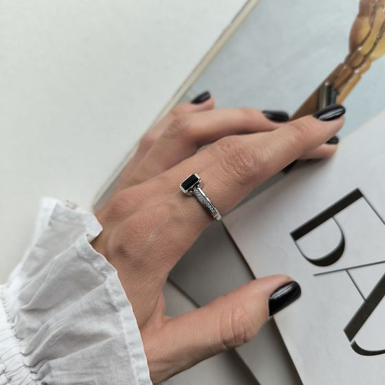 Серебряное кольцо с сапфиром nano 1.145ct, фианитами