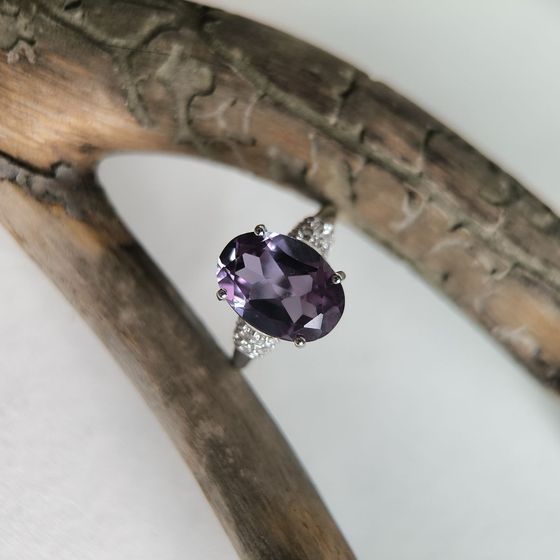 Срібна каблучка з олександритом 8.205ct, фіанітами