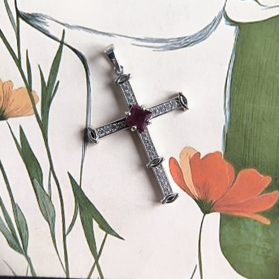 Срібний хрестик з рубіном 1,53 карата, фіанітами