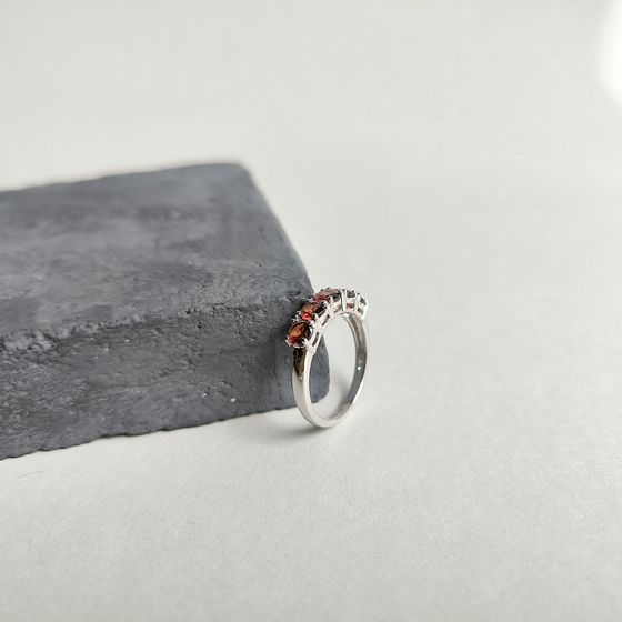 Silver ring with a 1.6-carat garnet