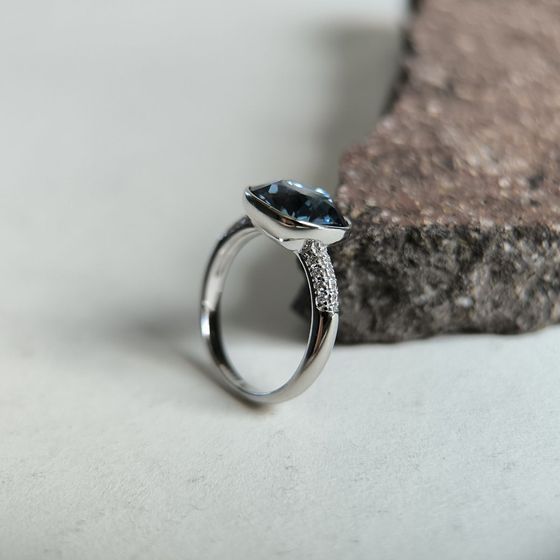 Silver Ring with Fianites