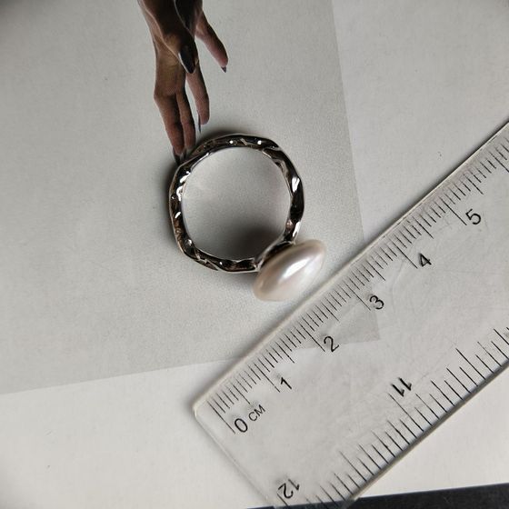 Срібна каблучка з перлами бароковими