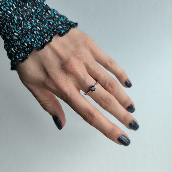 Срібна каблучка з гранатом