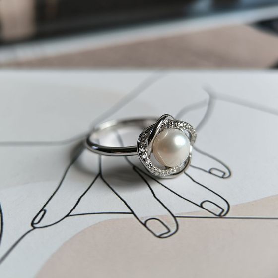 Silver ring with pearls