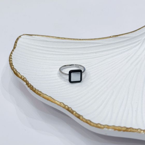 Серебряное кольцо с ониксом, перламутром