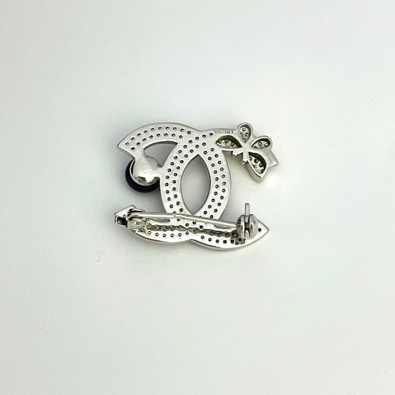 Silver brooch with pearls, fianites