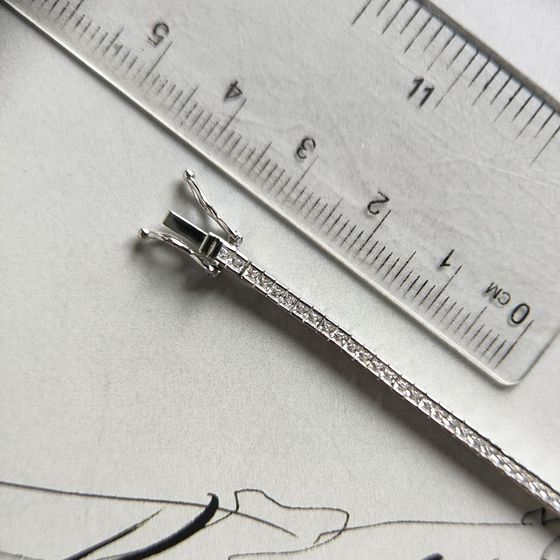 Silver bracelet with phianites