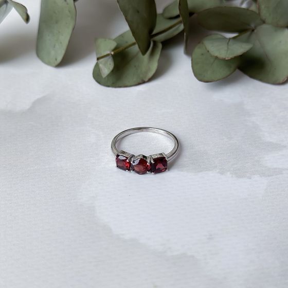 Silver ring with a 2.242-carat garnet