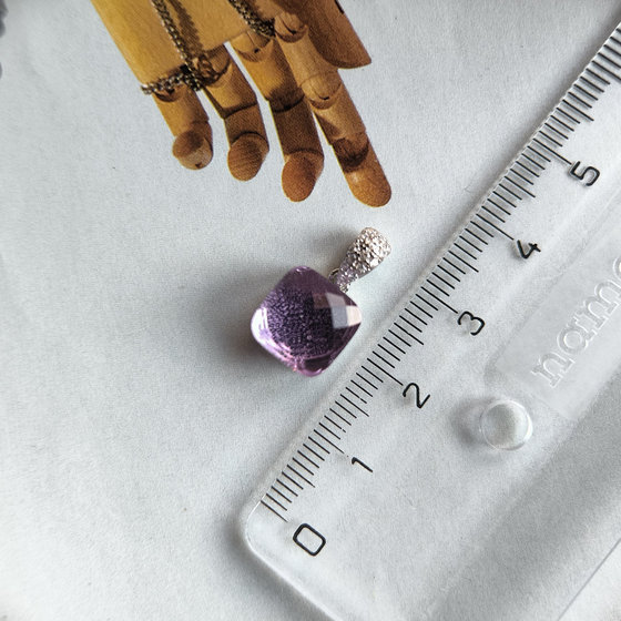 Silver pendant with cubic zirconia